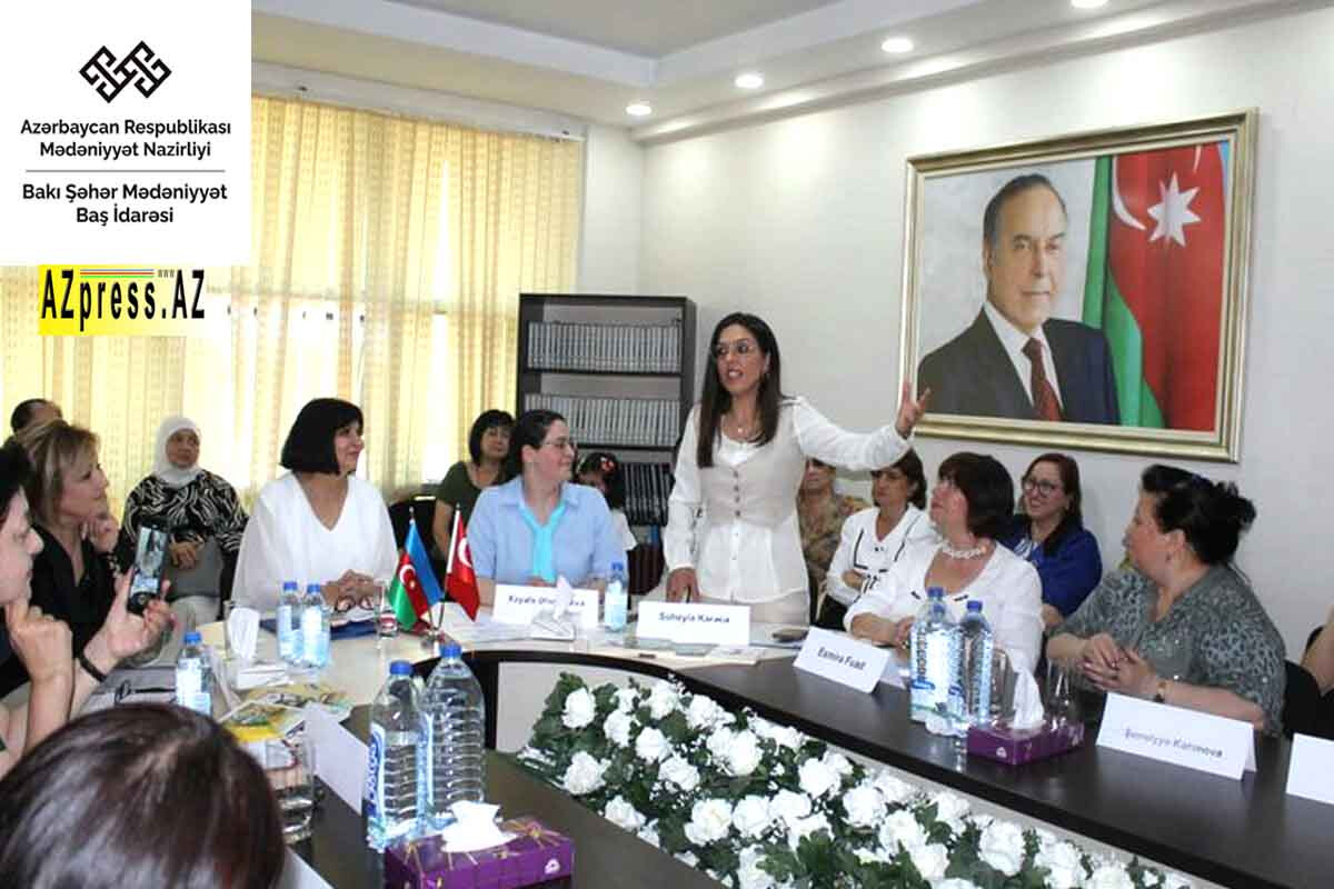 <p>Xalq şairi Bəxtiyar Vahabzadənin anadan&nbsp;olmasının 100 illik yubileyi ilə əlaqədar Beynəlxalq tədbir keçirildi</p>