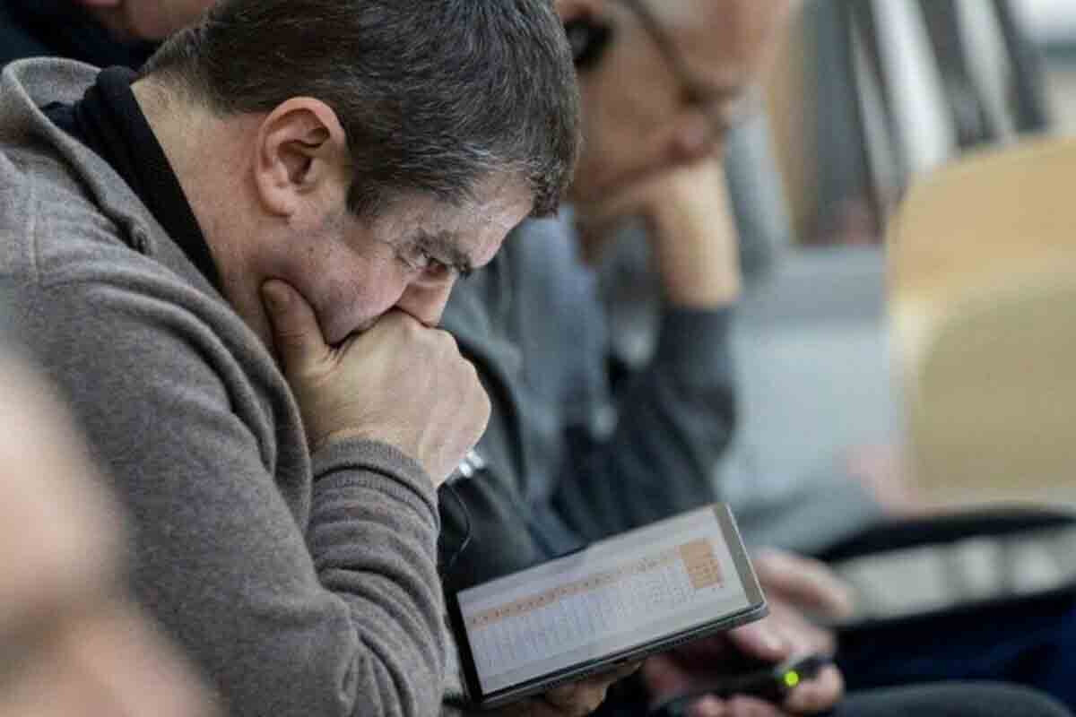 <p>Arutyunyan: Ermənilər sonradan Laçına və Kəlbəcərə köçürülüb</p> 