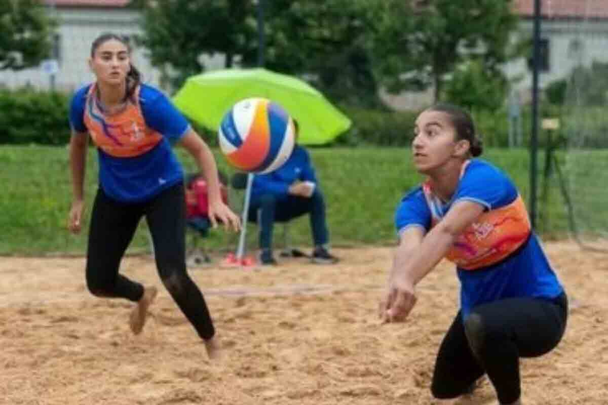 <p>Oğlanlardan ibarət U-18 voleybol millimiz&nbsp;EEVZA-nın 1/4 finalında</p>