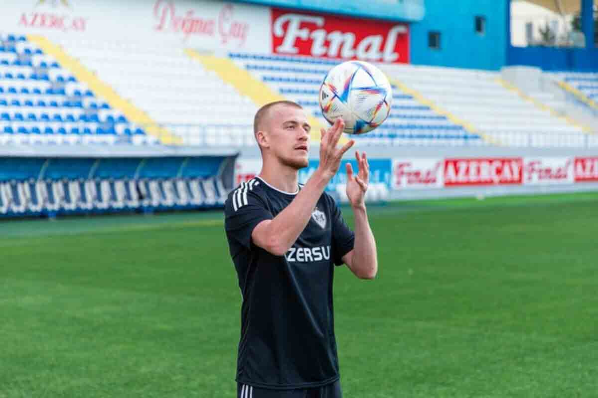 <p>&ldquo;Qarabağ&rdquo; Aleksey İsayevi doğma komandasına buraxmayıb</p>