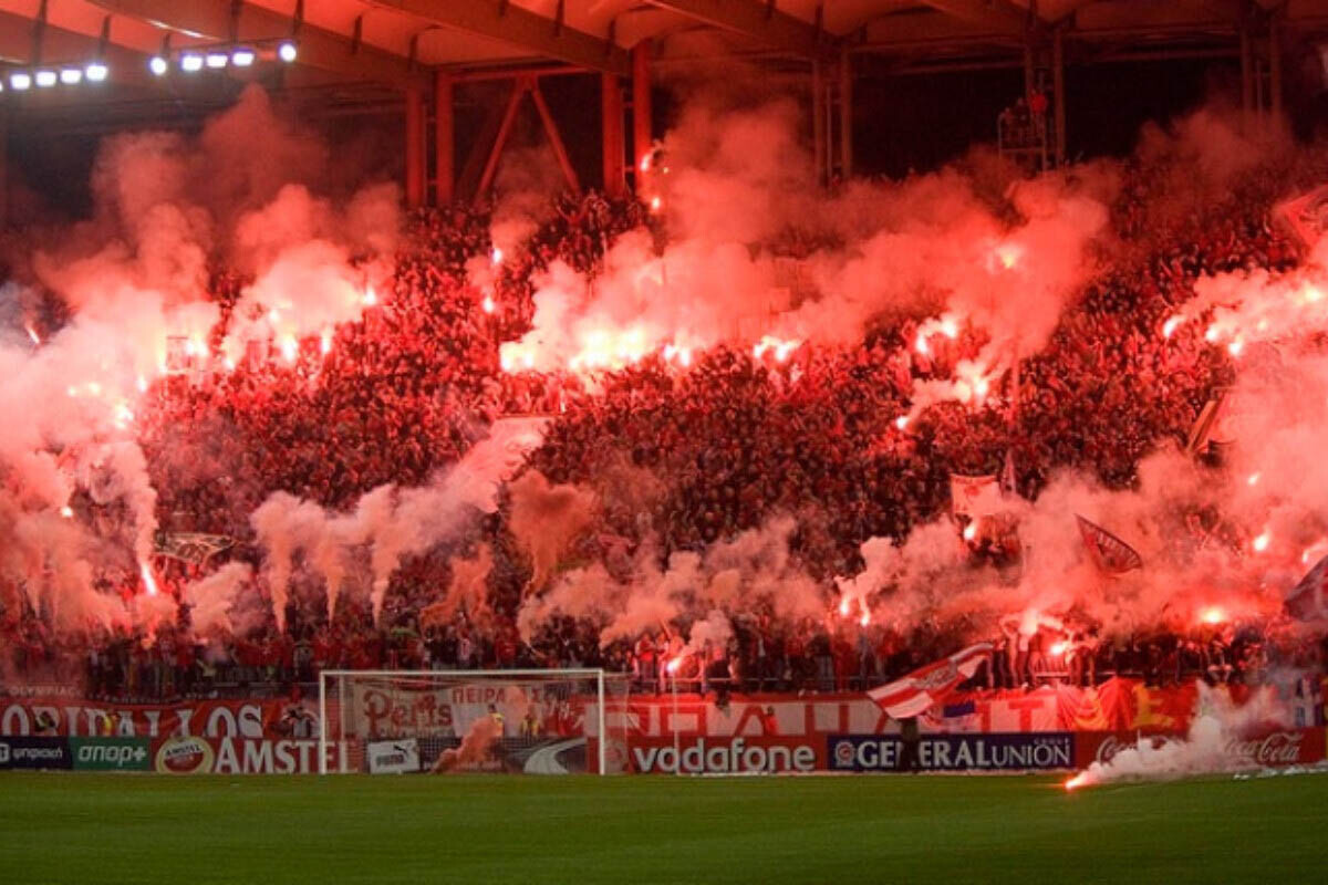 <p>Almaniyada 56 futbol klubu azarkeşlərin nalayiq&nbsp;davranışlarına görə cərimələnib</p>