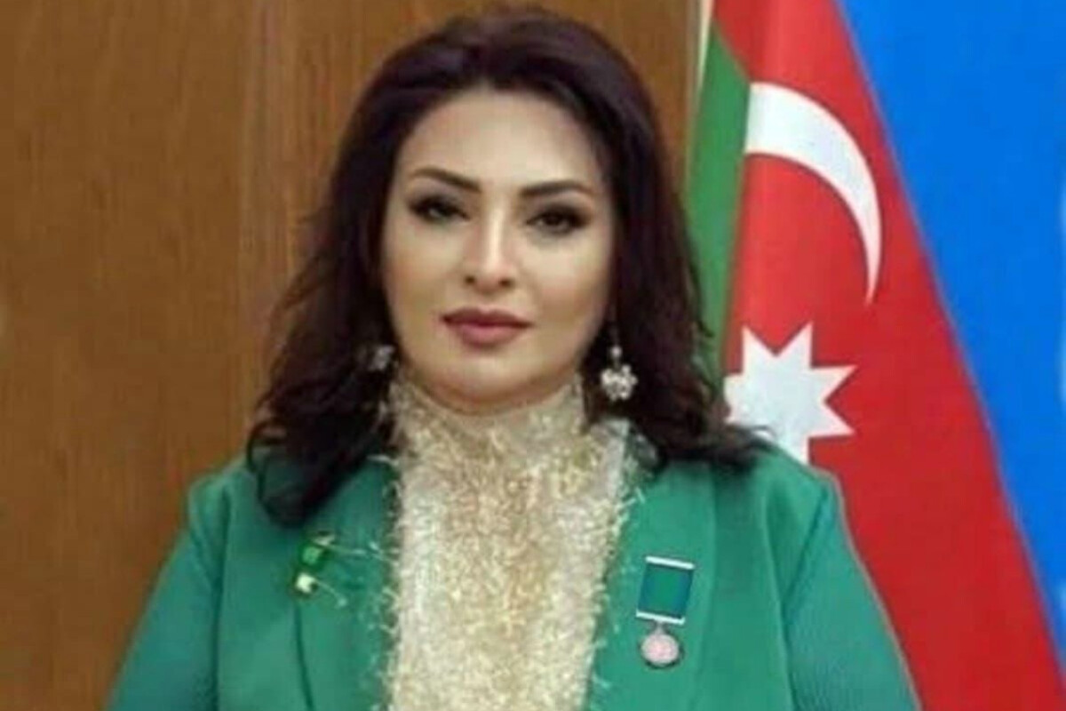 <p>Dünya Azərbaycanlılarının Həmrəyliyi Günü ərəfəsində kitabxanaya yeni şeir təqdim olundu</p>