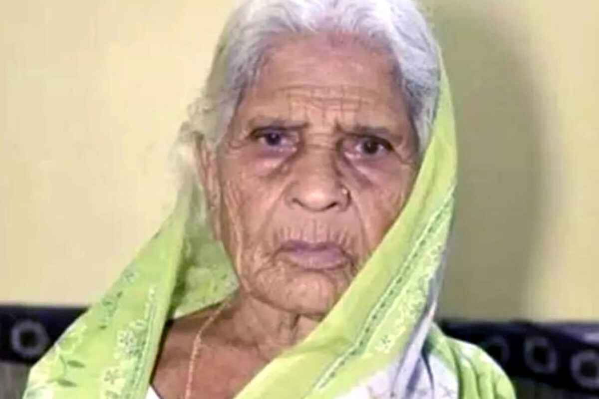 <p>103 yaşlı hind qadını öz dəfn mərasimində dirildi</p>