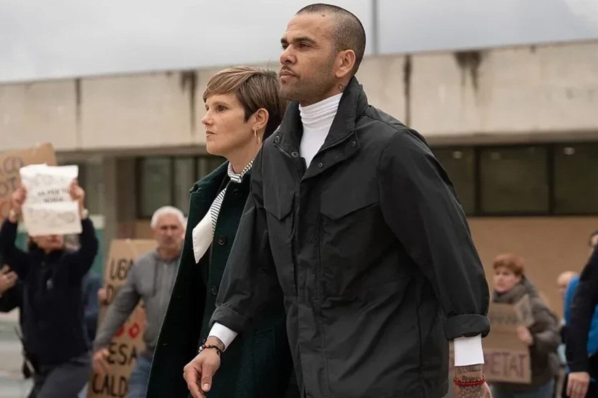 <p>Dani Alves keçmiş həyat yoldaşını məhkəməyə verdi</p>