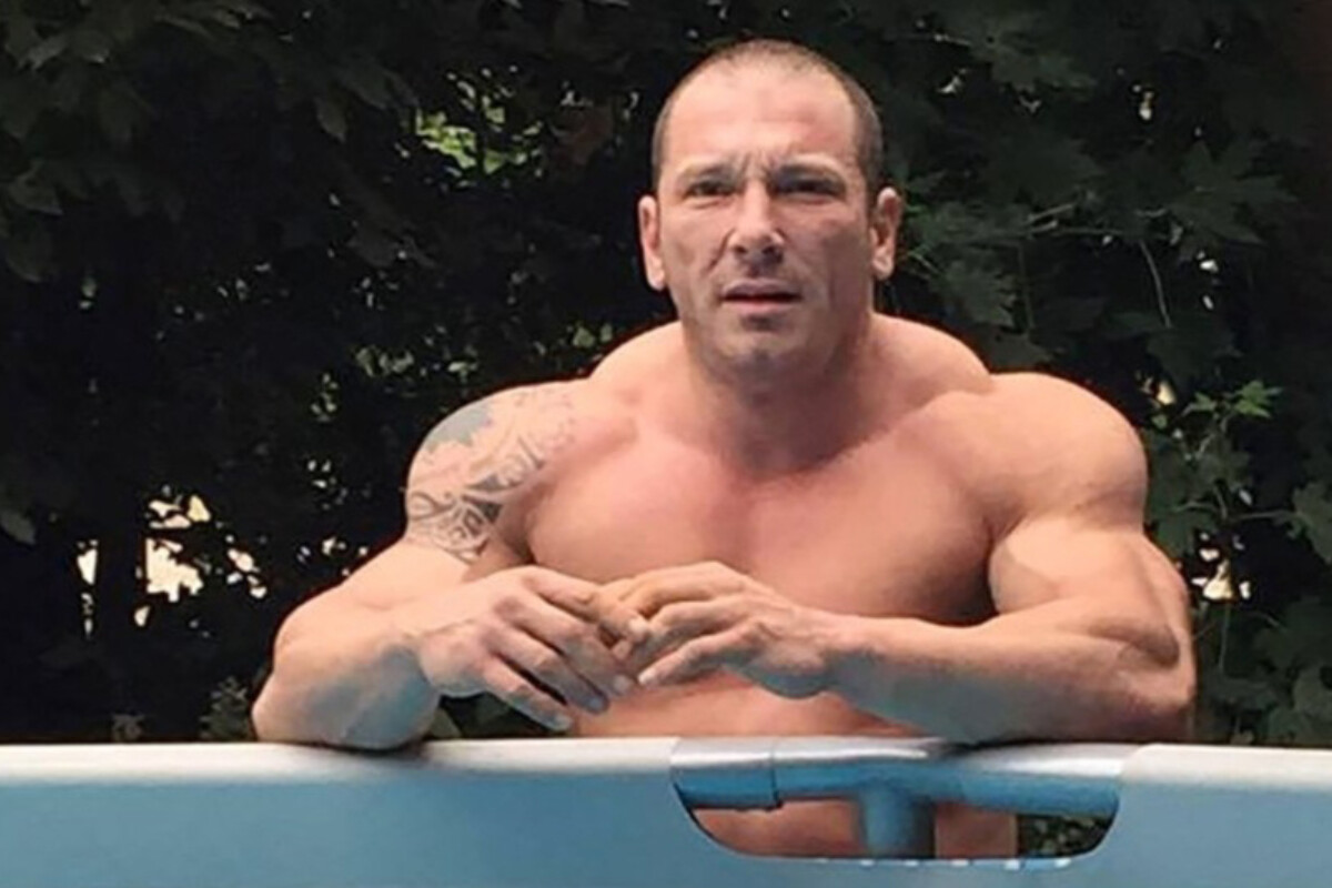 <p>"Nəhəng" ləqəbli bodibilder 48 yaşında vəfat etdi</p>