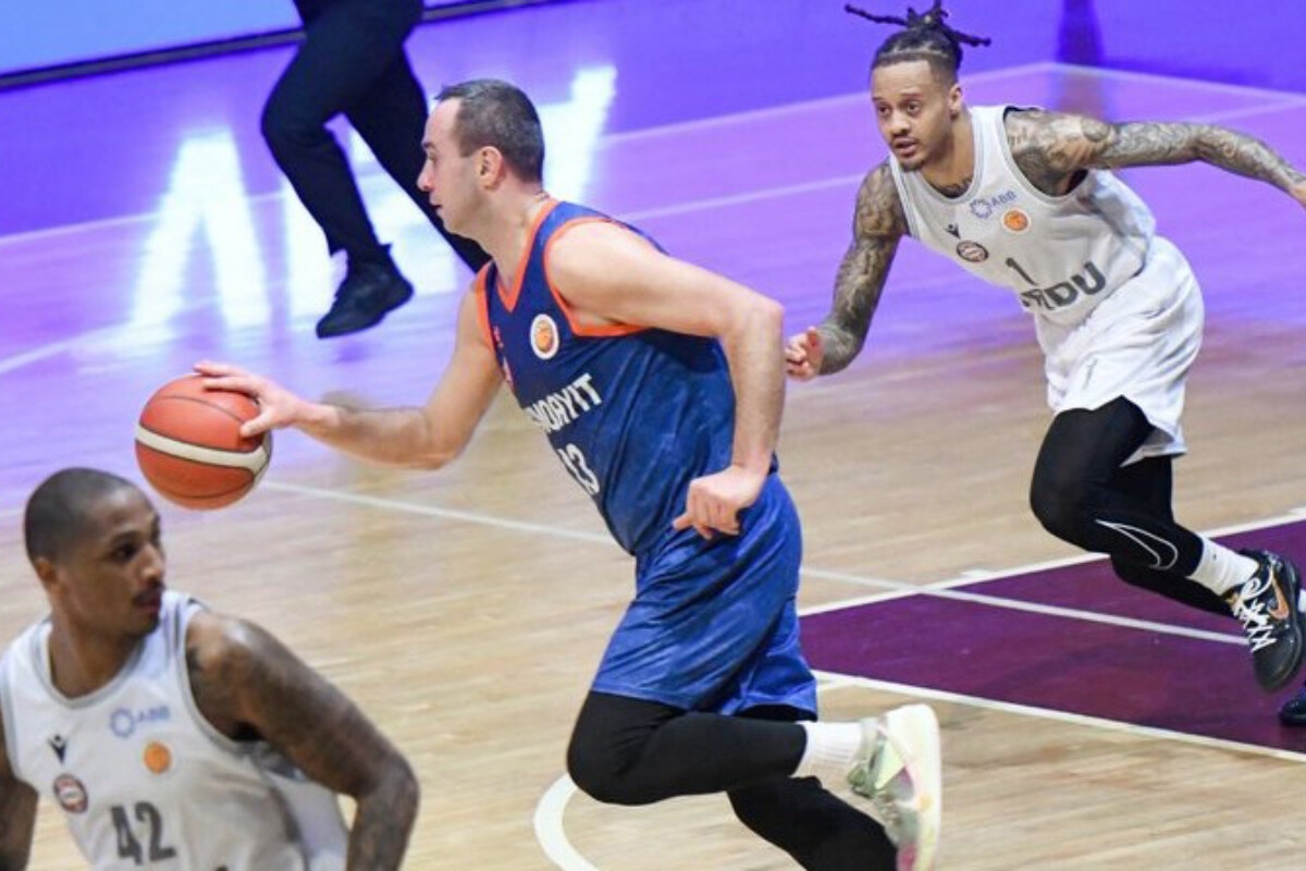 <p>"Sumqayıt" "ORDU"nun qələbə seriyasını dayandırıb</p>