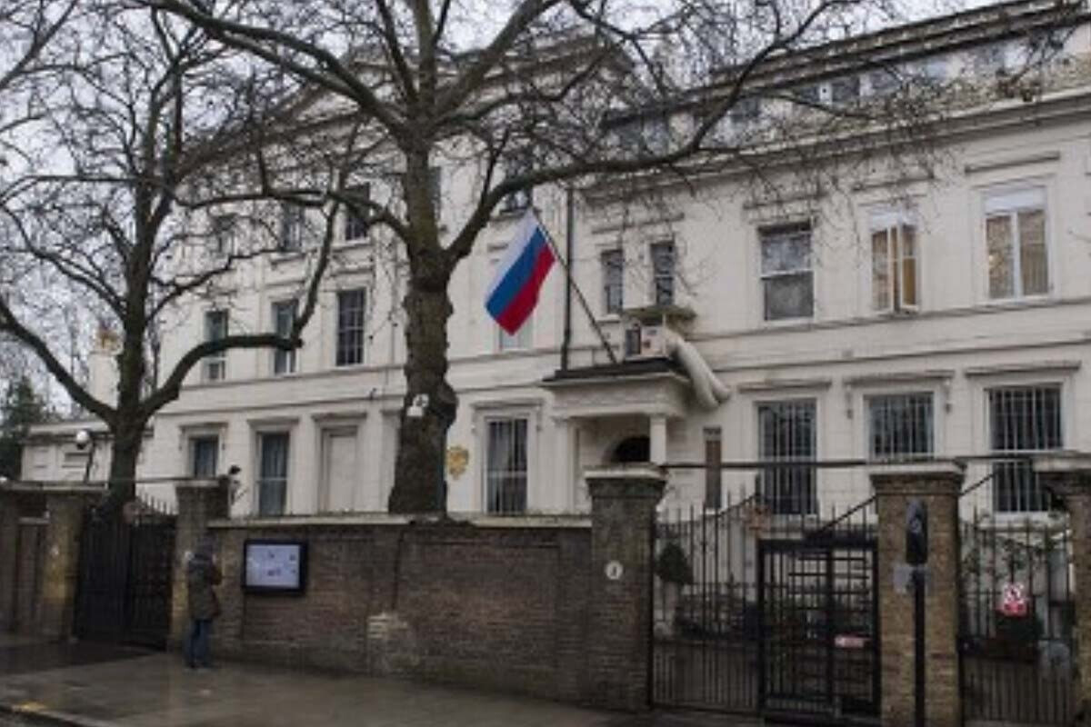 <p>Rus diplomata qapı göstərildi</p>