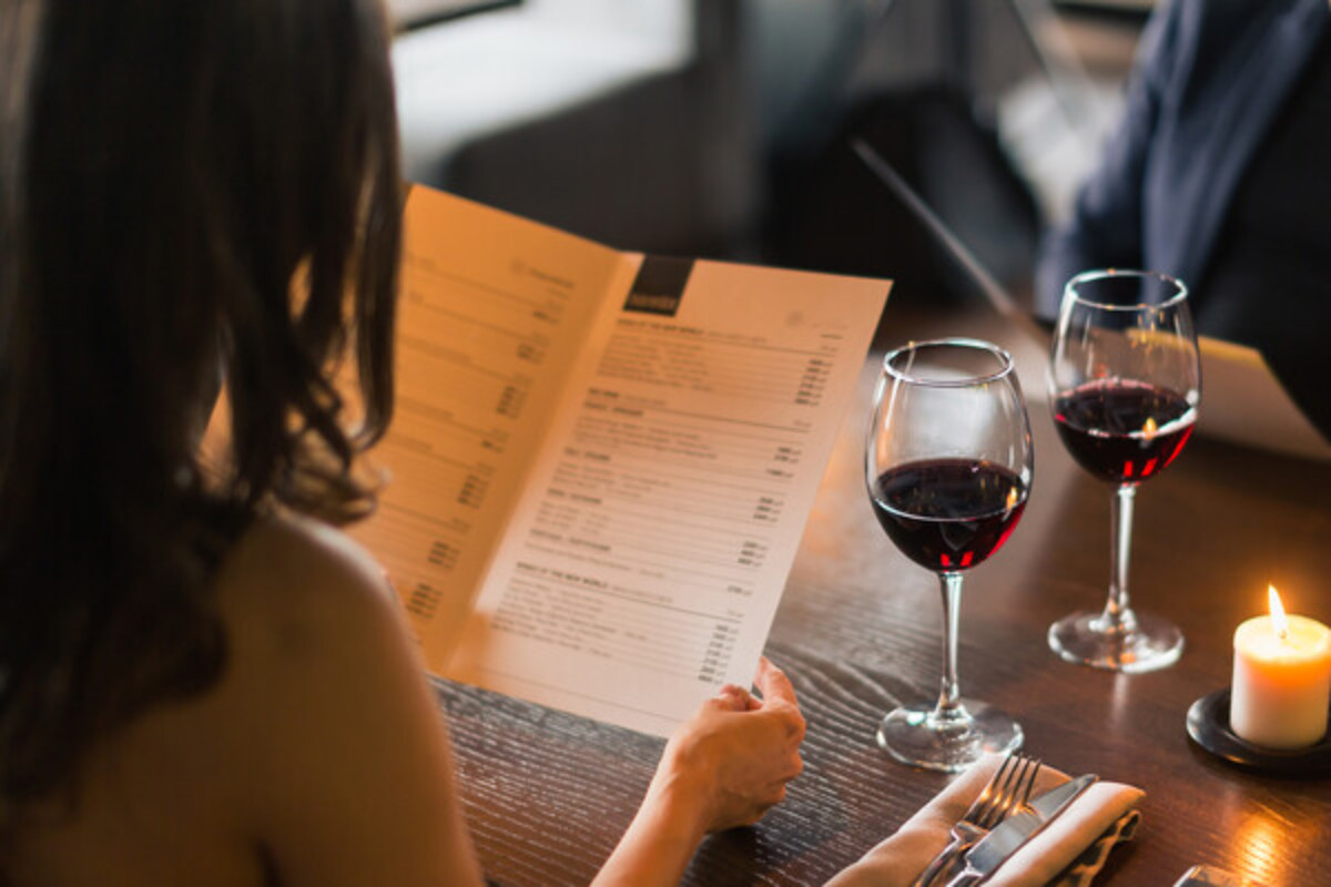 <p>Bir müəssisə hesaba xidmət haqqı daxil&nbsp;etdiyinə görə cərimələnib</p>