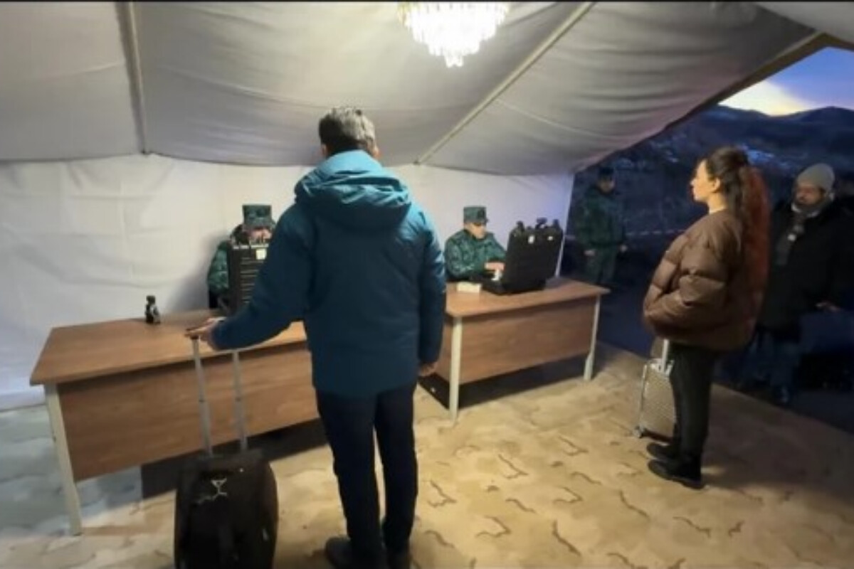 <p>Azərbaycan nümayəndə heyəti "Sülh Körpüsü"ndə&nbsp;etmək üçün Ermənistana gəlib</p> 