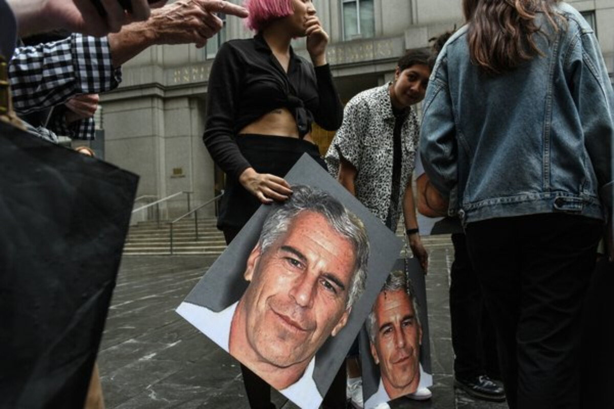 <p>Epşteyn şübhəlisi Yaqland intihar etmək istəyib</p>