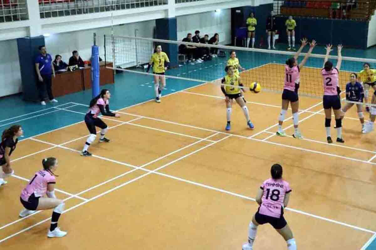 <p>Azərbaycan Voleybol Premyer Liqasında&nbsp;16-cı turun oyunları keçiriləcək</p>