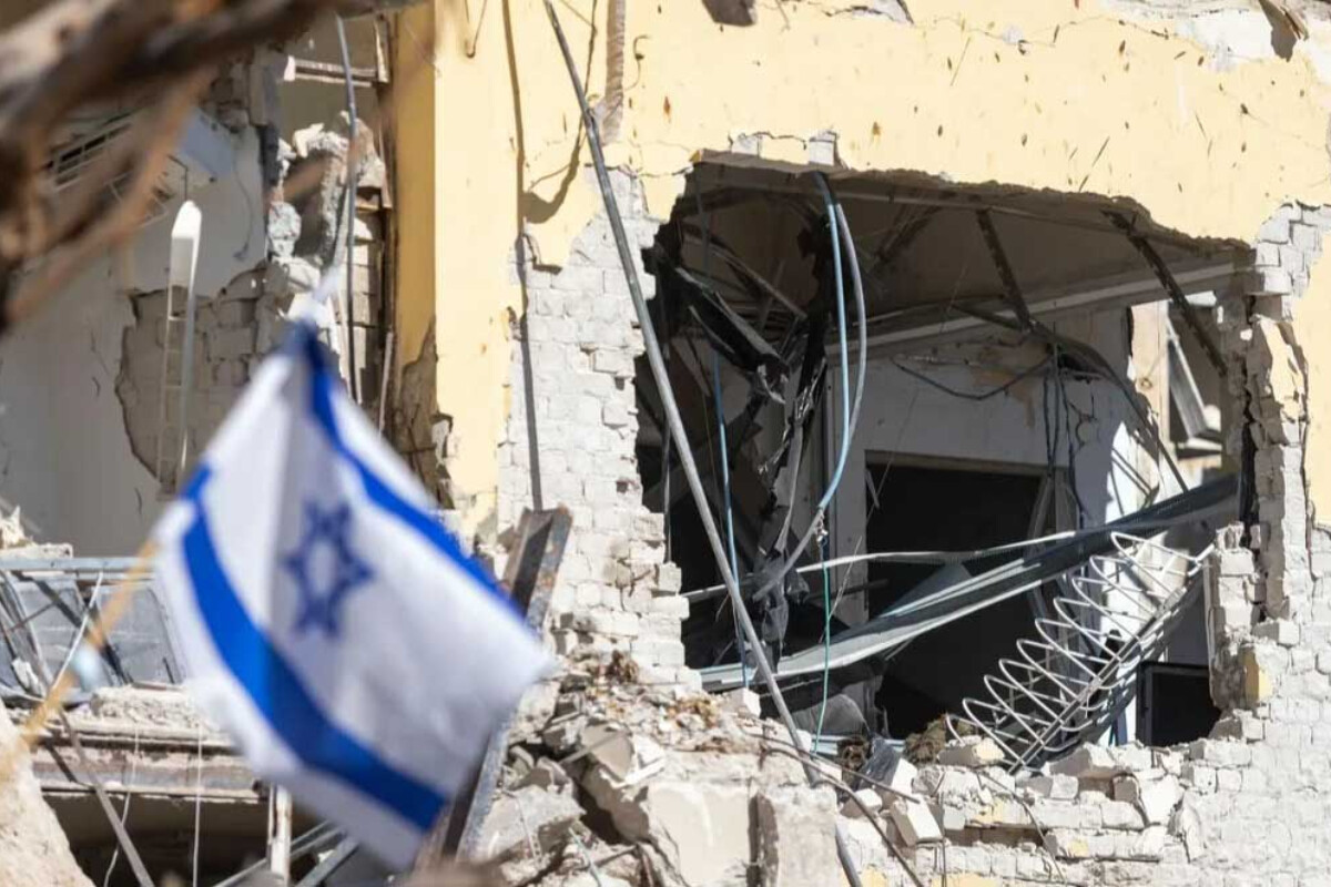 <p>İran İsrail ordusunun Beer-Şeva şəhərindəki&nbsp;qərargahına pilotsuz təyyarə ilə hücum edib</p>