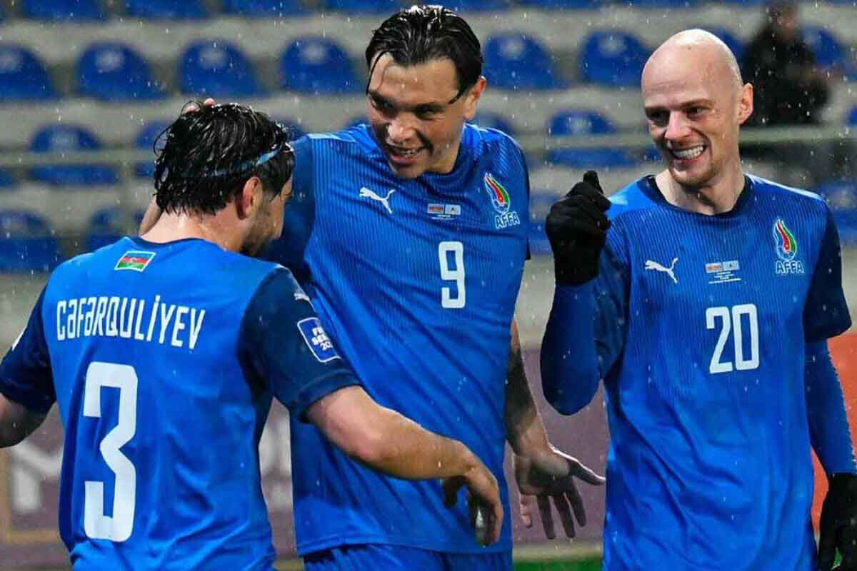 <p>Azərbaycan FİFA reytinqində mövqeyini yaxşılaşdırıb</p>