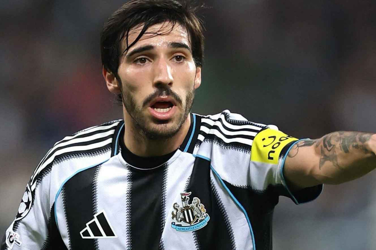 <p>"Real Madrid" Premyer Liqa yarımmüdafiəçisini&nbsp;92 milyon avroya təklif edib</p>