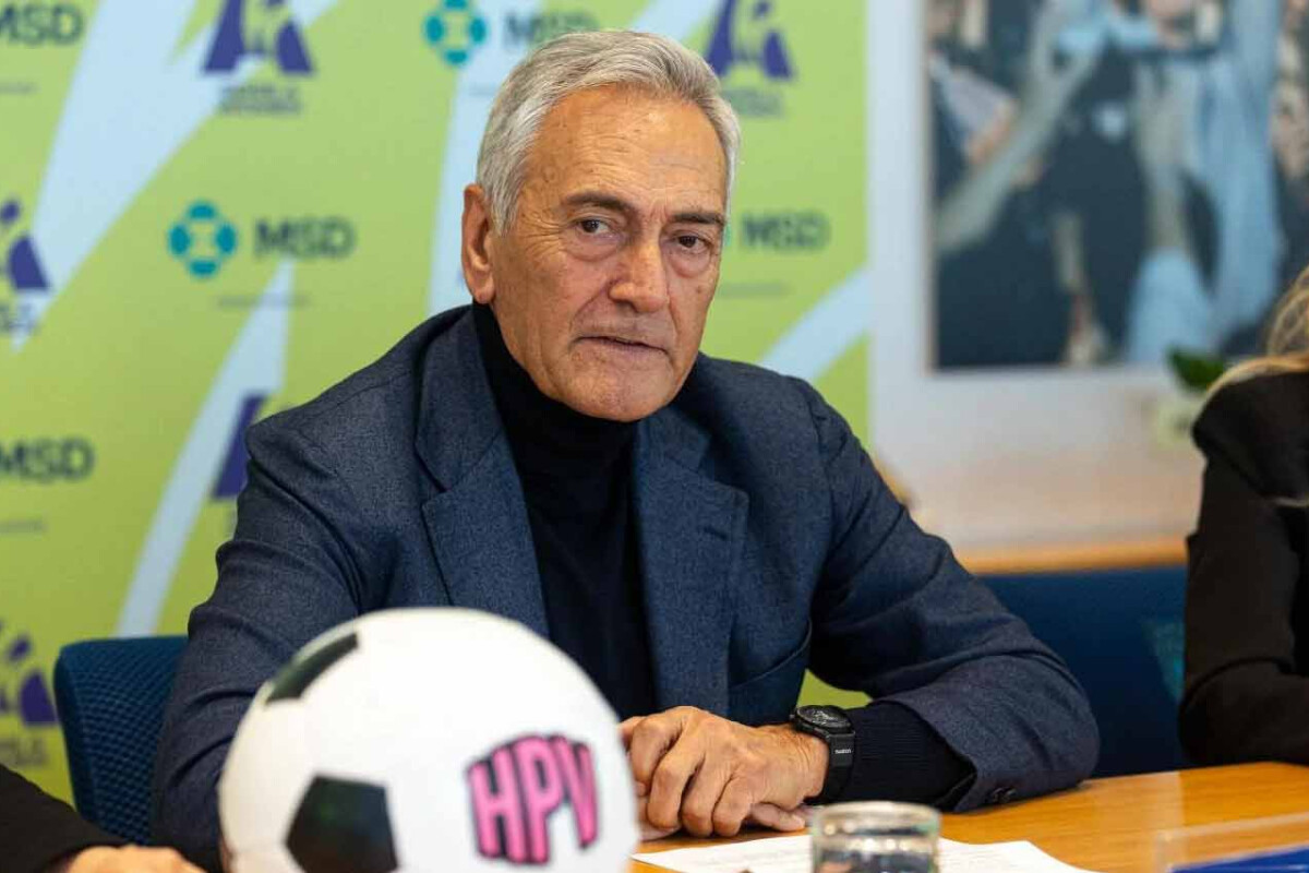 <p>İtaliya Futbol Federasiyasının prezidenti istefa verib</p>