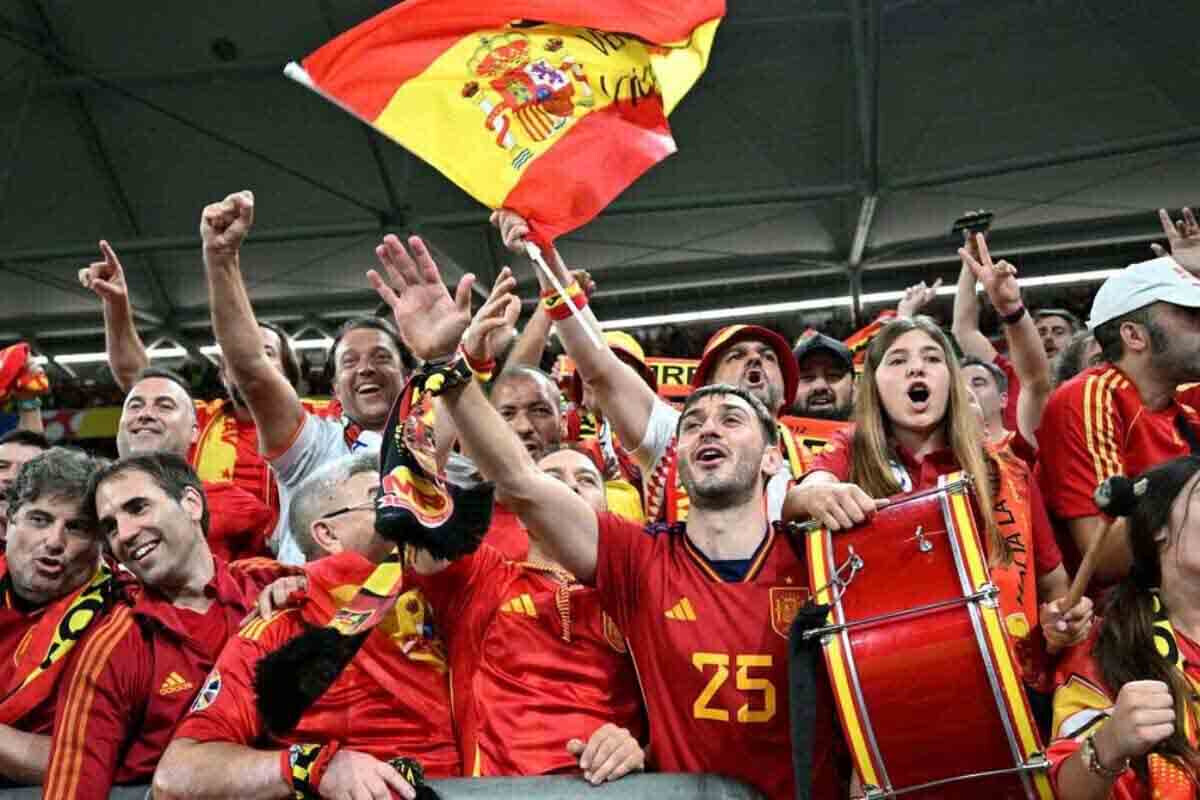 <p>FİFA İspaniyanı Misirlə oyunda təhqir etdiyinə görə cəzalandıracaq</p>