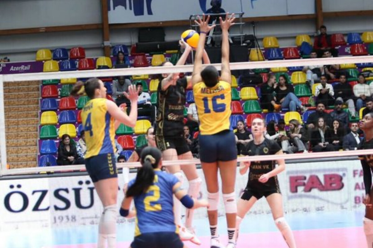 <p>Yarımfinal mərhələsinin ilk oyunları keçirilib&nbsp;</p>