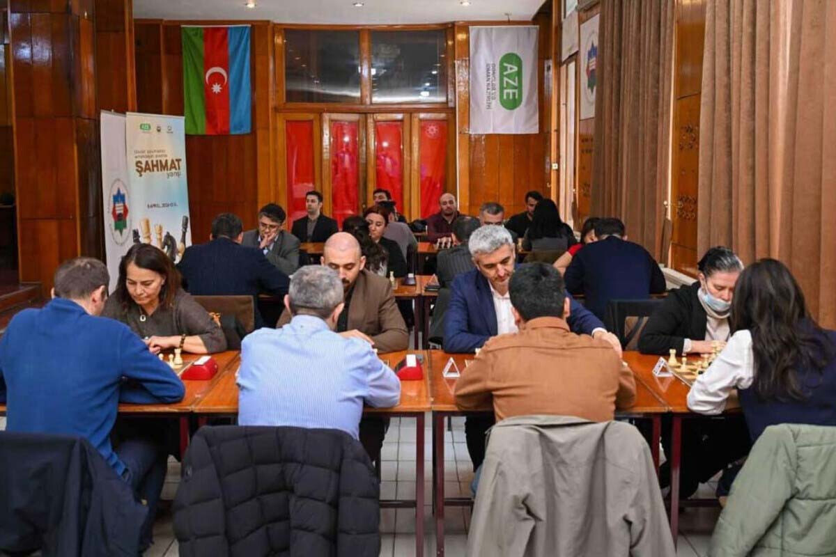 <p>Dövlət qurumları əməkdaşlarının şahmat yarışı keçirilib</p>