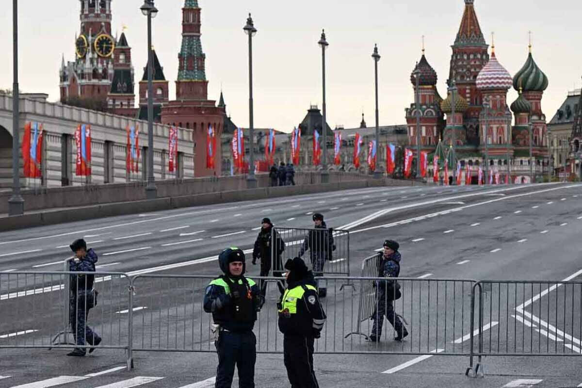 <p>Moskva 9 mayda hücumlar baş verəcəyi təqdirdə&nbsp;Kiyevi vurmaqla hədələyib</p>