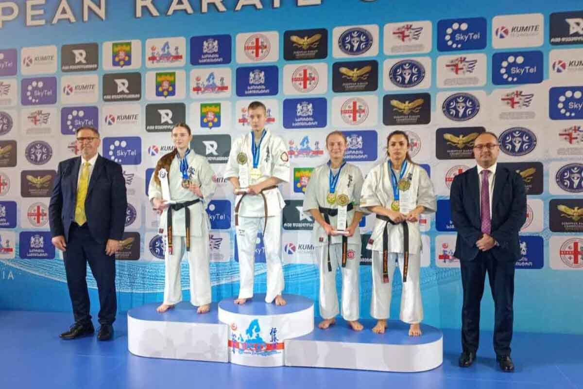 <p>Karateçilərimiz AÇ-dən 6 medalla qayıdıblar</p>