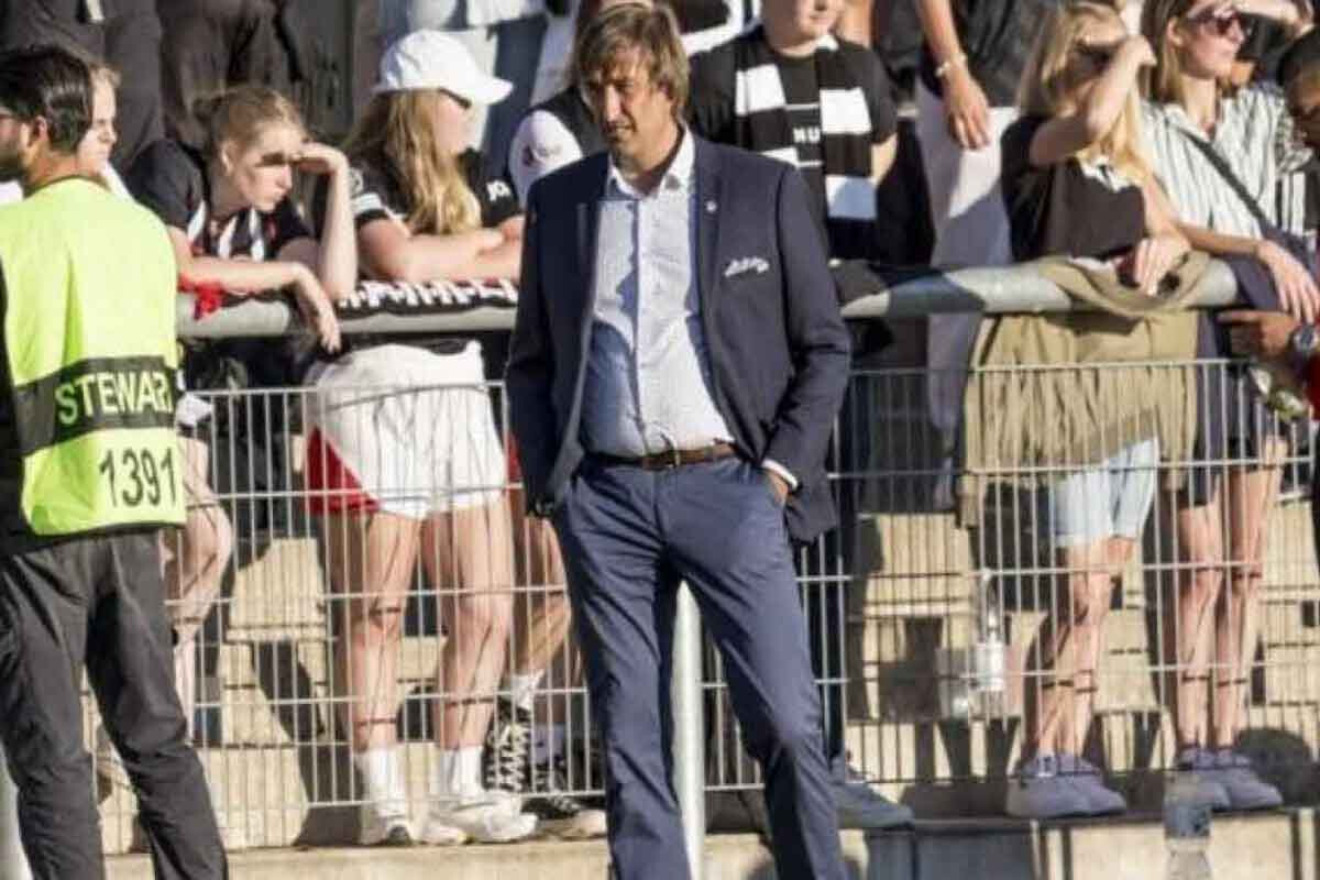 <p>UEFA qadın futbolçuların duşda videoya çəkilişinə&nbsp;səbəb olan məşqçini ömürlük futboldan kənarlaşdırıb</p>