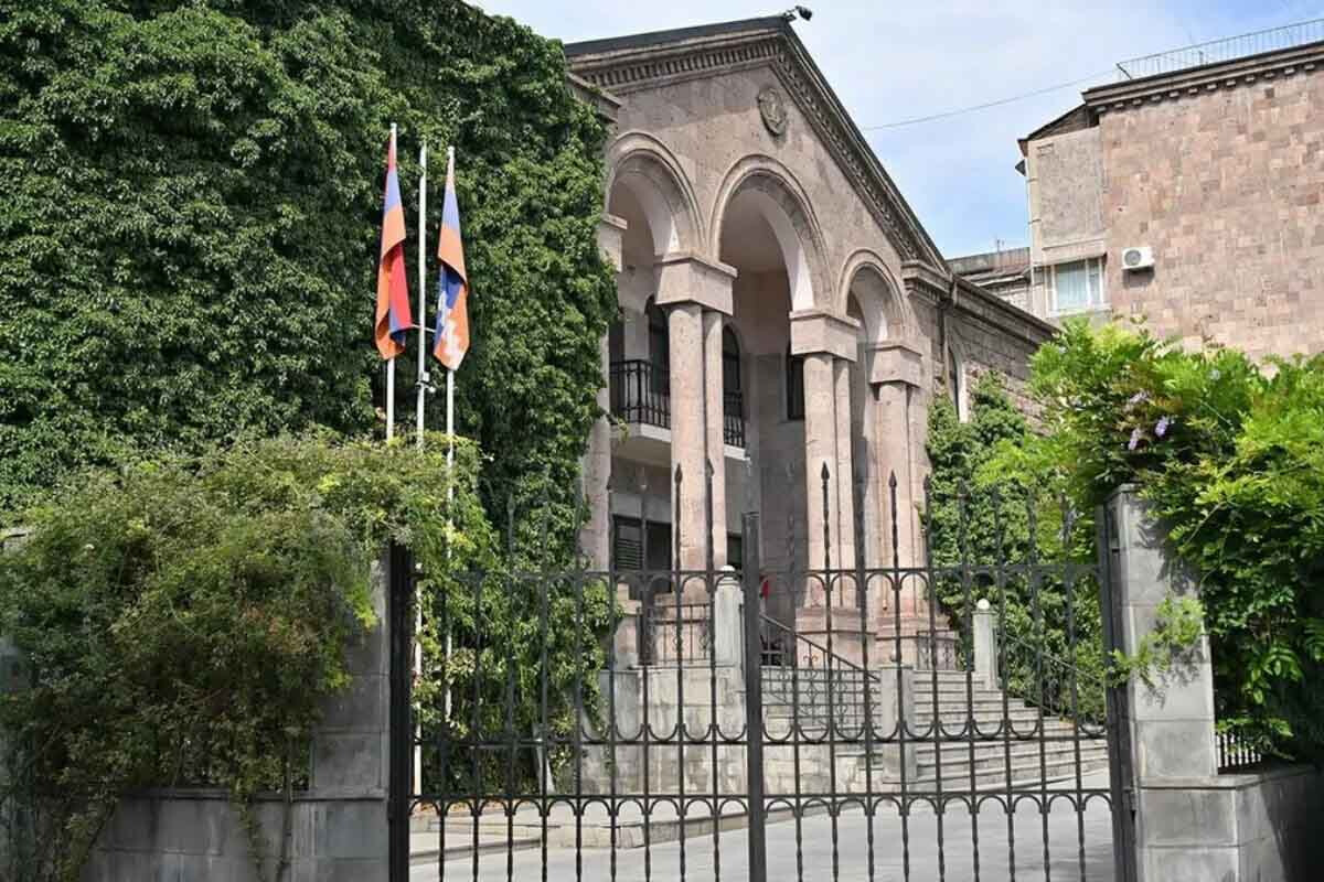 <p>Ermənistan məhkəməsi Qarabağ separatçılarını&nbsp;İrəvandakı təmsilçiliklərindən məhrum edib</p>
