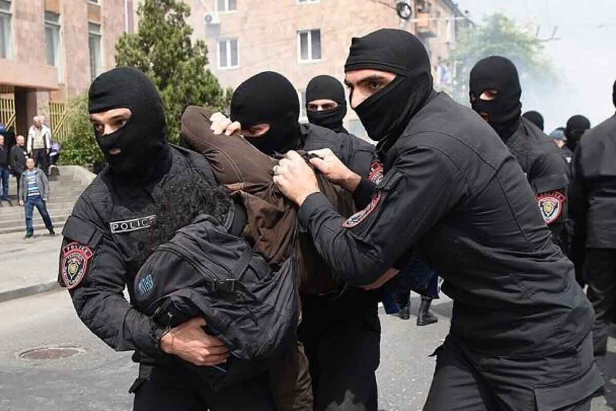<p>Ermənistanda Samvel Karapetyanın partiyasının tərəfdarları saxlanılıb</p>