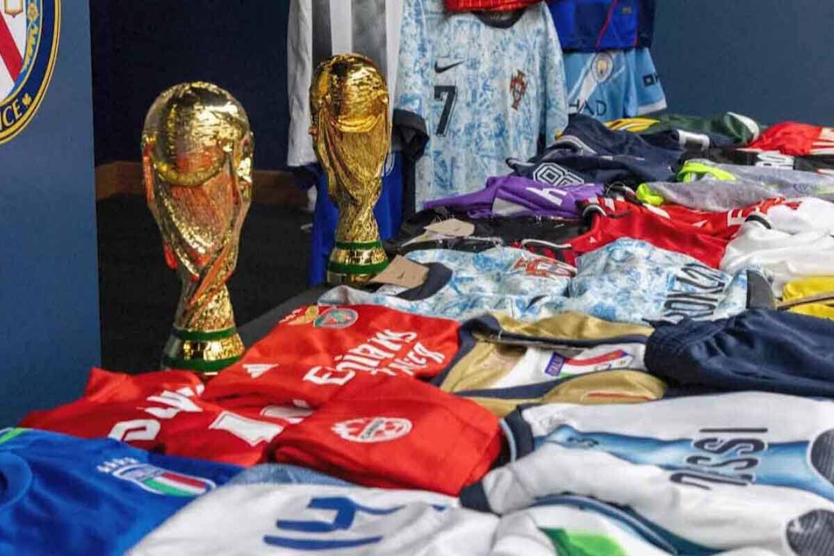 <p>Kanadada rekord miqdarda saxta futbol malları müsadirə edilib</p>