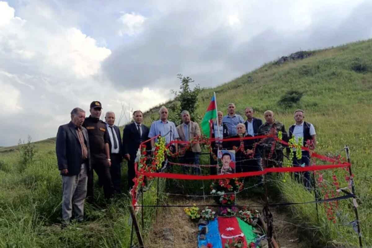<p>Birinci Qarabağ müharibəsində şəhid olan şəhidin&nbsp;qalıqları 33 il sonra Kəlbəcərdə dəfn edilib</p> 