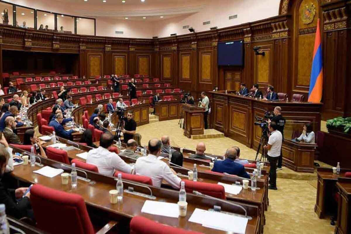 <p>Müxalifət Ermənistan parlamentinin üçüncü&nbsp;vitse-spikeri vəzifəsini aldı</p>