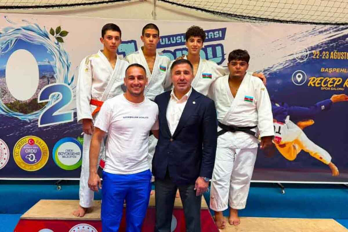 <p>Yeniyetmə cüdoçularımız Türkiyədən 4 medalla dönüblər </p>