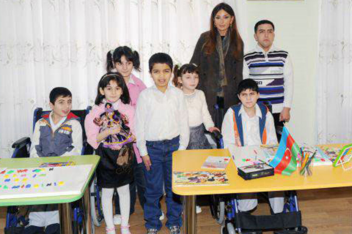 <p>Qətibə ƏSƏDOVA:&nbsp;Uşaqlara məhrum qaldıqları&nbsp;sevgini hiss etdirməyə çalışan böyük ürək sahibi</p> 
