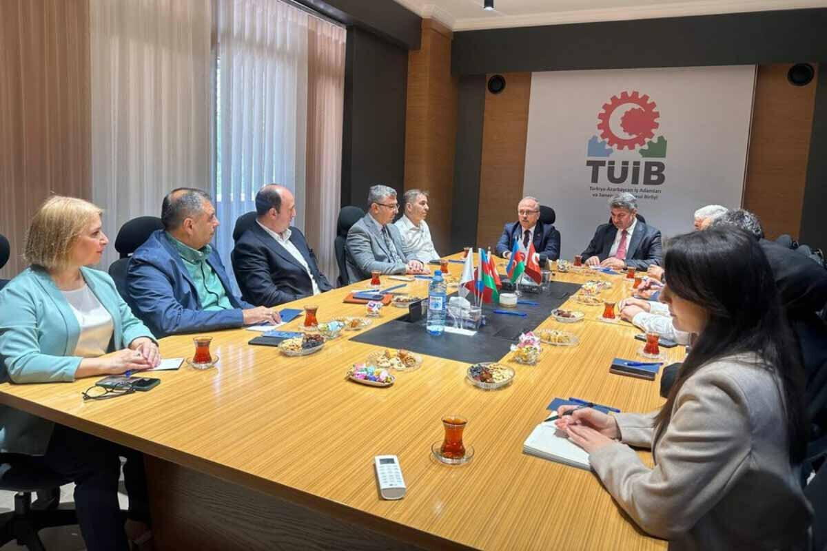 <p>Birol Akgün&nbsp;Türkiyə-Azərbaycan İş Adamları və Sənayeçiləri Dərnəyini ziyarət edib</p>