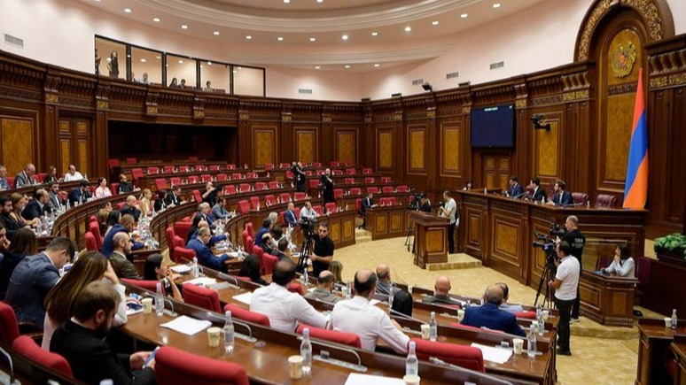 <p>Ermənistanda 44 günlük müharibə üzrə komissiya işini başa çatdırıb</p>