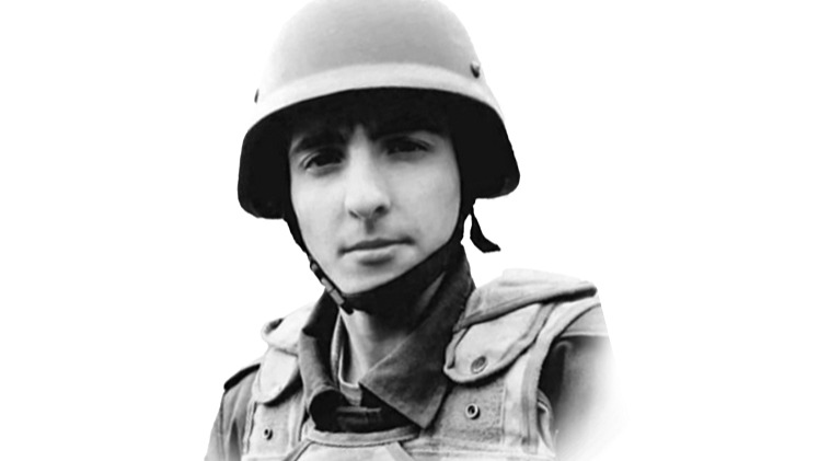 <p><strong>ELİN TACI</strong></p>