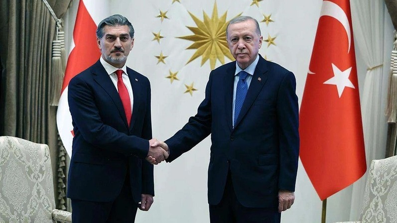 <p>Ərdoğan və Kavelaşvili qəza yerində xilasetmə əməliyyatlarının gedişatını müzakirə ediblər</p> 