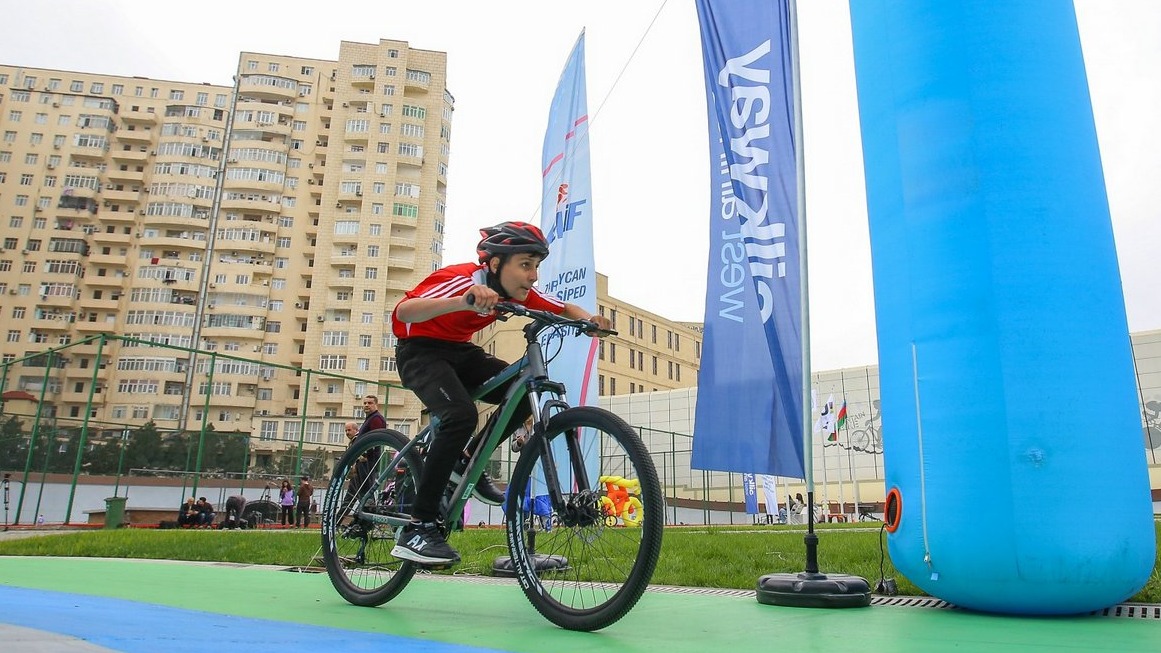 <p>Paytaxt məktəblilərinin velosiped yarışı keçirilib</p>