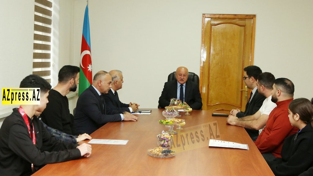 <p>Ağcabədidə qalib idmançılarla görüş keçirib +FOTO=17<br />
&nbsp;</p>