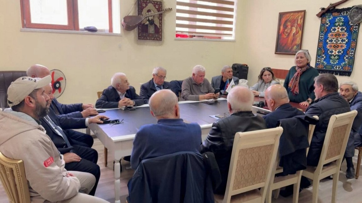 <p>"Çeşmə" Ədəbi Məclisinin növbəti yığıncağı keçirilib +FOTO=6</p>