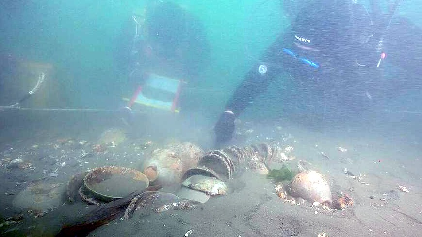 <p>XII əsrə aid səksən yeddi seladon keramika&nbsp;kasa və fincan aşkar edildi</p>