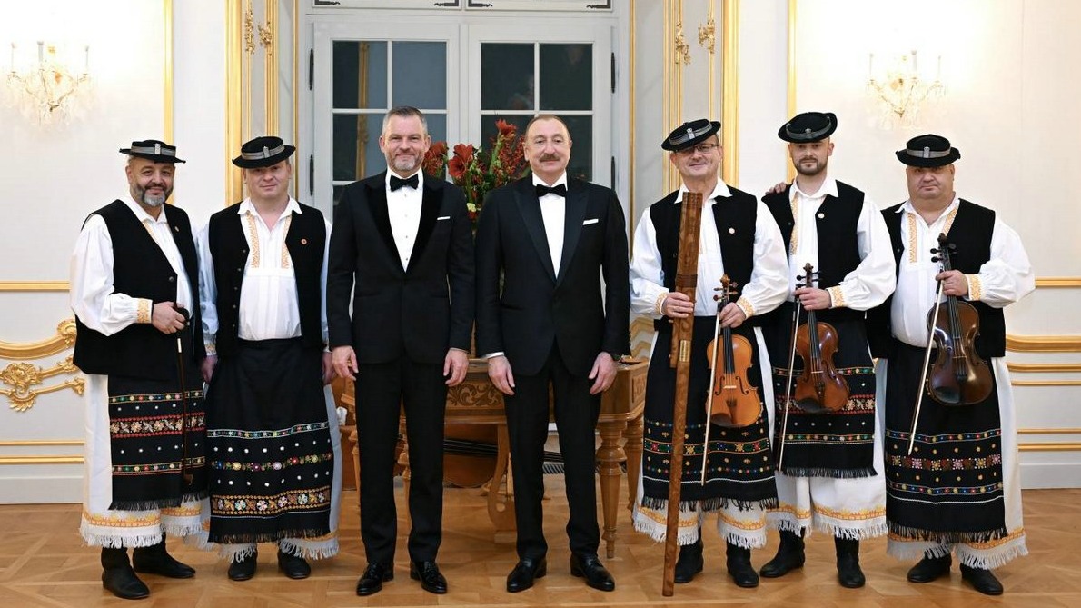 <p>İlham Əliyevin şərəfinə rəsmi ziyafət verilib +FOTO=3</p> 