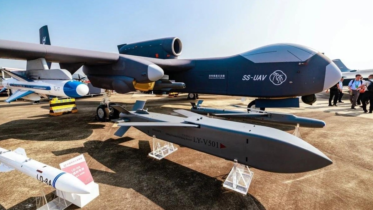 <p>Çin ilk "pilotsuz təyyarədaşıyan gəmi"ni suya saldı</p>