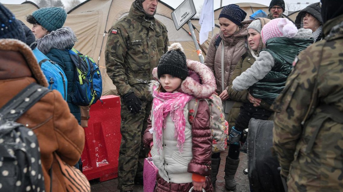 <p>Polşa Ukrayna qaçqınlarına yardımı azaldacaq</p>