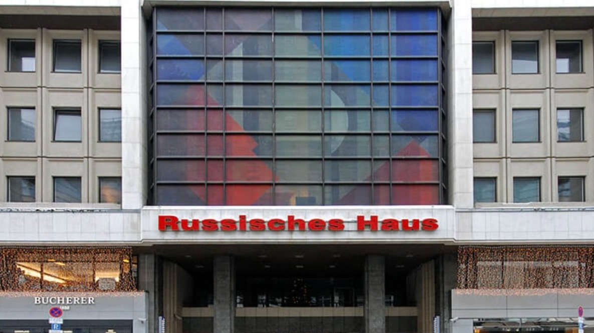 <p>Almanlar Berlindəki Rus Evinin bağlanmasını tələb edirlər</p>