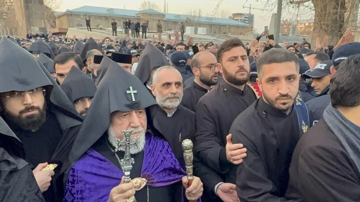 <p>Ermənistanda II Qareginin tərəfdarları və əleyhdarları&nbsp;arasında qarşıdurma var</p>