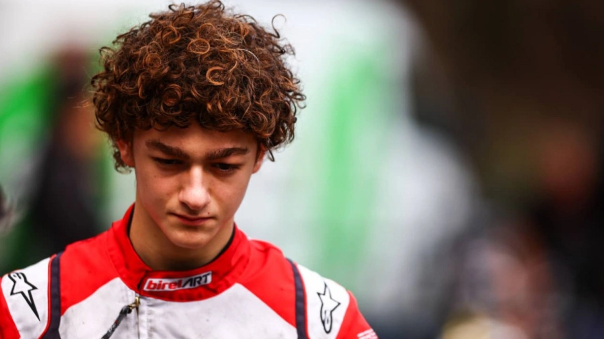 <p>Gənc azərbaycanlı pilot tarixə düşdü</p>