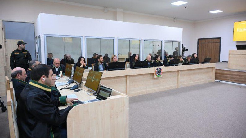 <p>Ermənistan vətəndaşlarının məhkəməsi təqsirləndirilən&nbsp;şəxslərin son ifadələri ilə davam etdi</p>