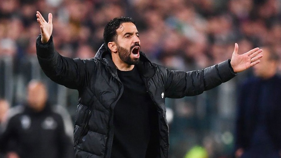 <p>"Mançester Yunayted" baş məşqçi&nbsp;Amorimlə yollarını ayırıb</p>