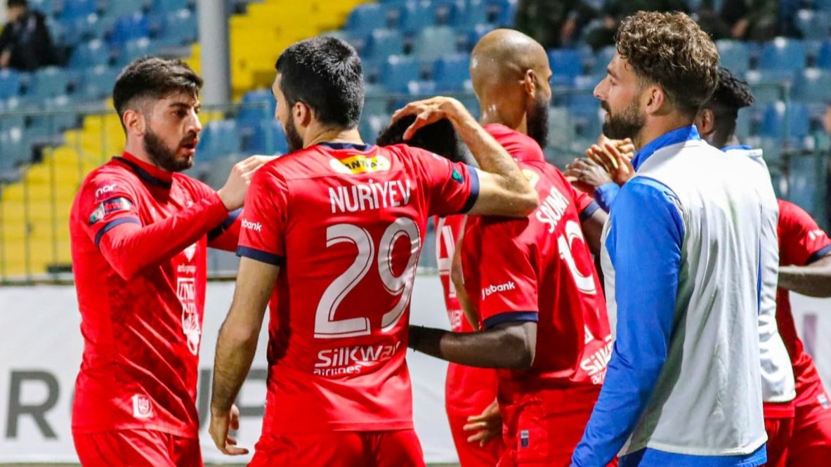 <p>"Zirə" Türkiyədə üç yoldaşlıq oyunu keçirəcək</p>