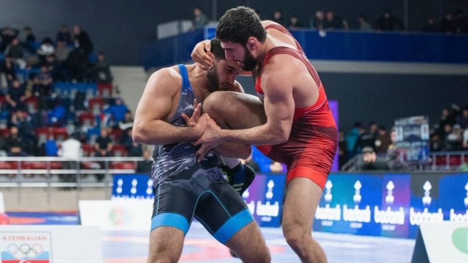 <p>Sərbəst güləşçilər arasında ilk finalçılar müəyyənləşib</p>